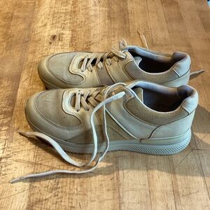 Butter yellow Everlane sneakers